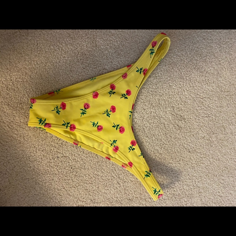 High rise on hips bikni bottoms